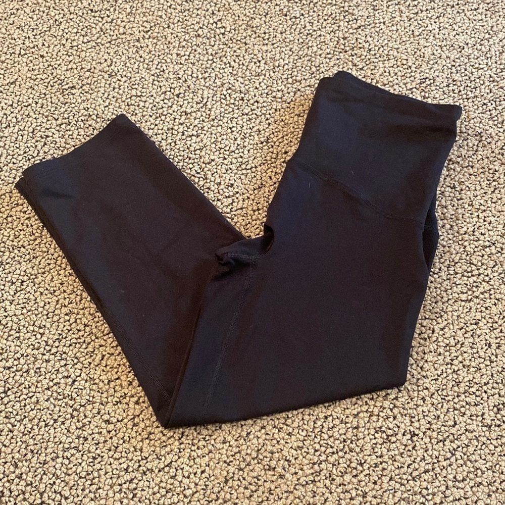 Spanx Black Capris Leggings Size Medium in EUC